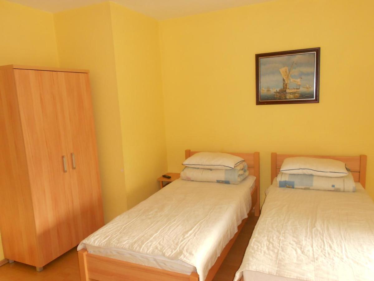 Hostel "Na Bocianowie" Bydgoszcz Ngoại thất bức ảnh
