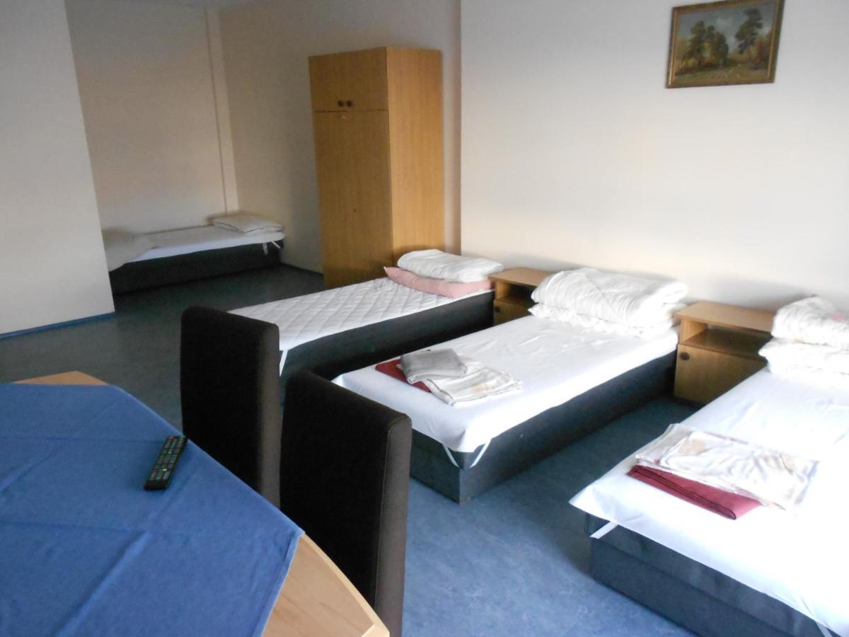 Hostel "Na Bocianowie" Bydgoszcz Ngoại thất bức ảnh