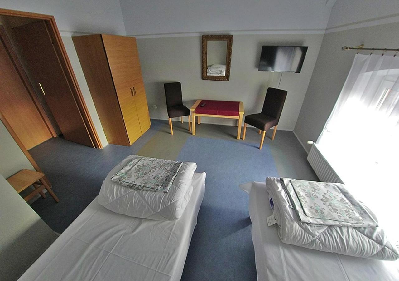 Hostel "Na Bocianowie" Bydgoszcz Ngoại thất bức ảnh