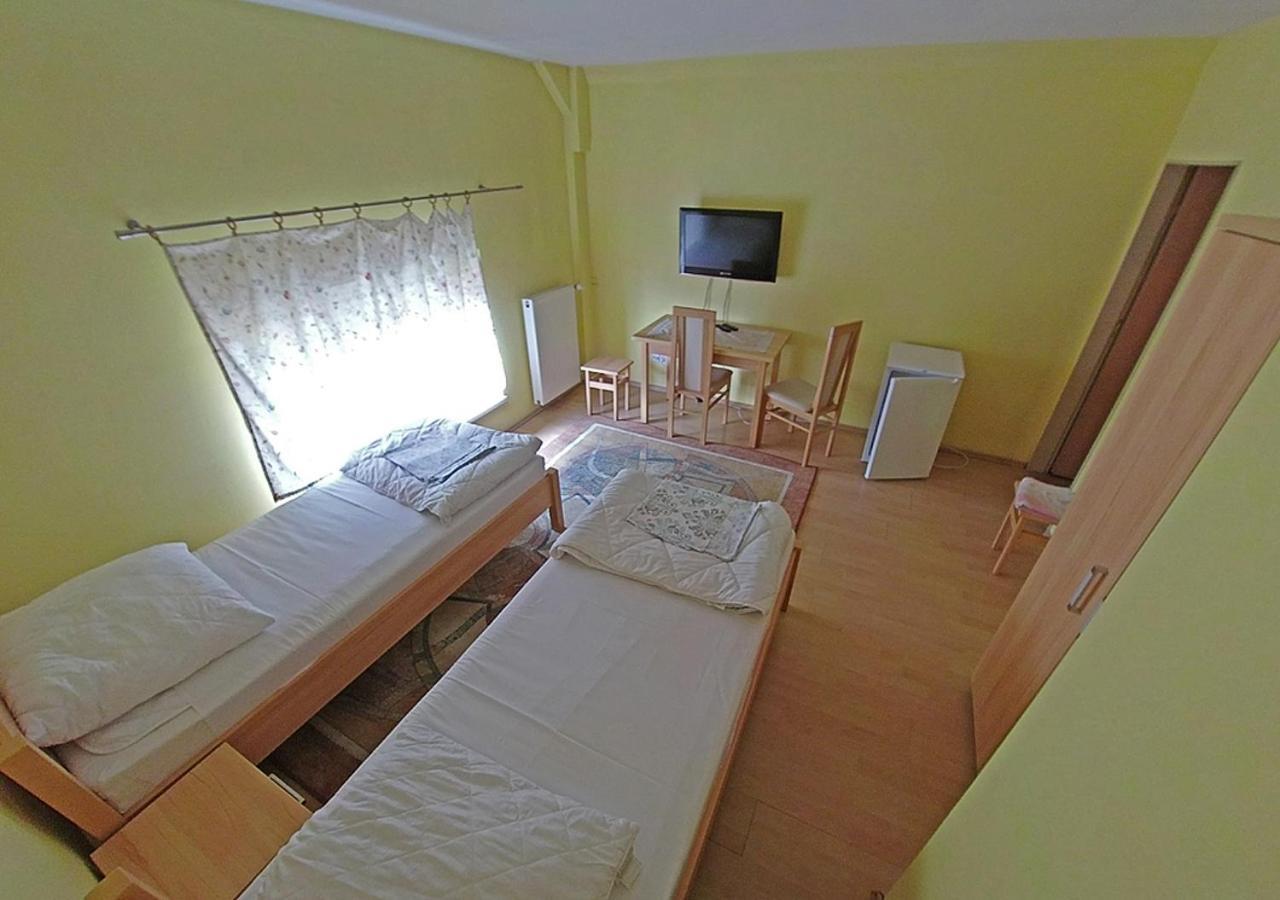Hostel "Na Bocianowie" Bydgoszcz Ngoại thất bức ảnh