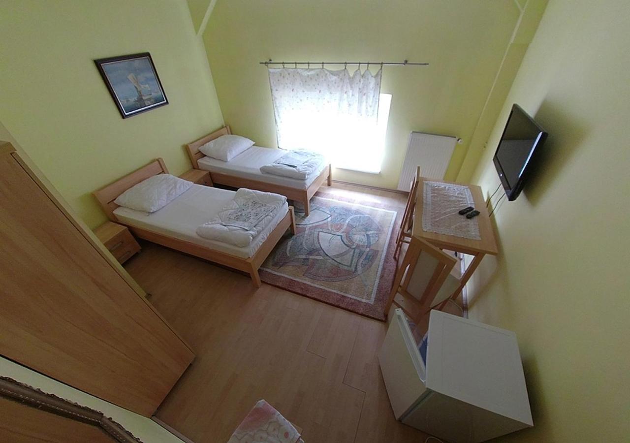 Hostel "Na Bocianowie" Bydgoszcz Ngoại thất bức ảnh